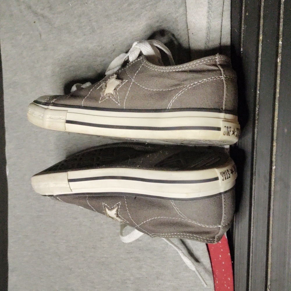 Converse one star Junior size 5 gray and white sneakers - Picture 4 of 6